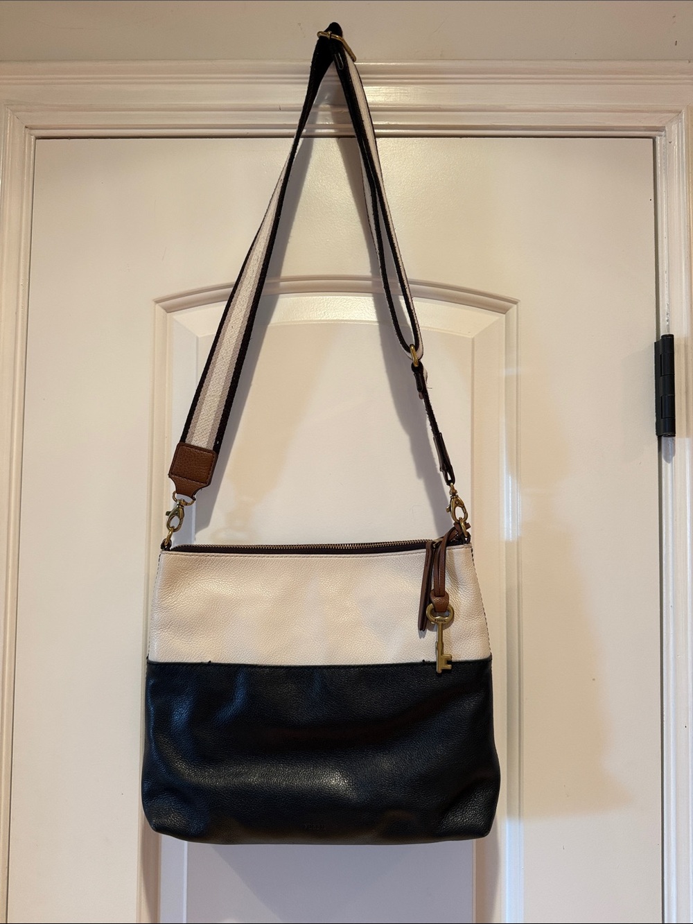 Fossil Leather Colorblock Crossbody Black Ivory Striped Strap Key Charm
